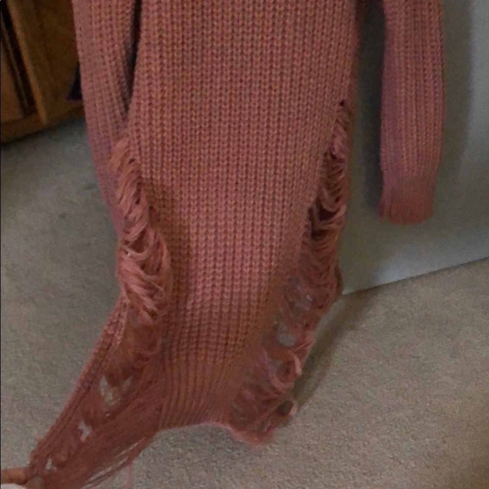Distressed pink cozy sweater - Picture 4 of 4